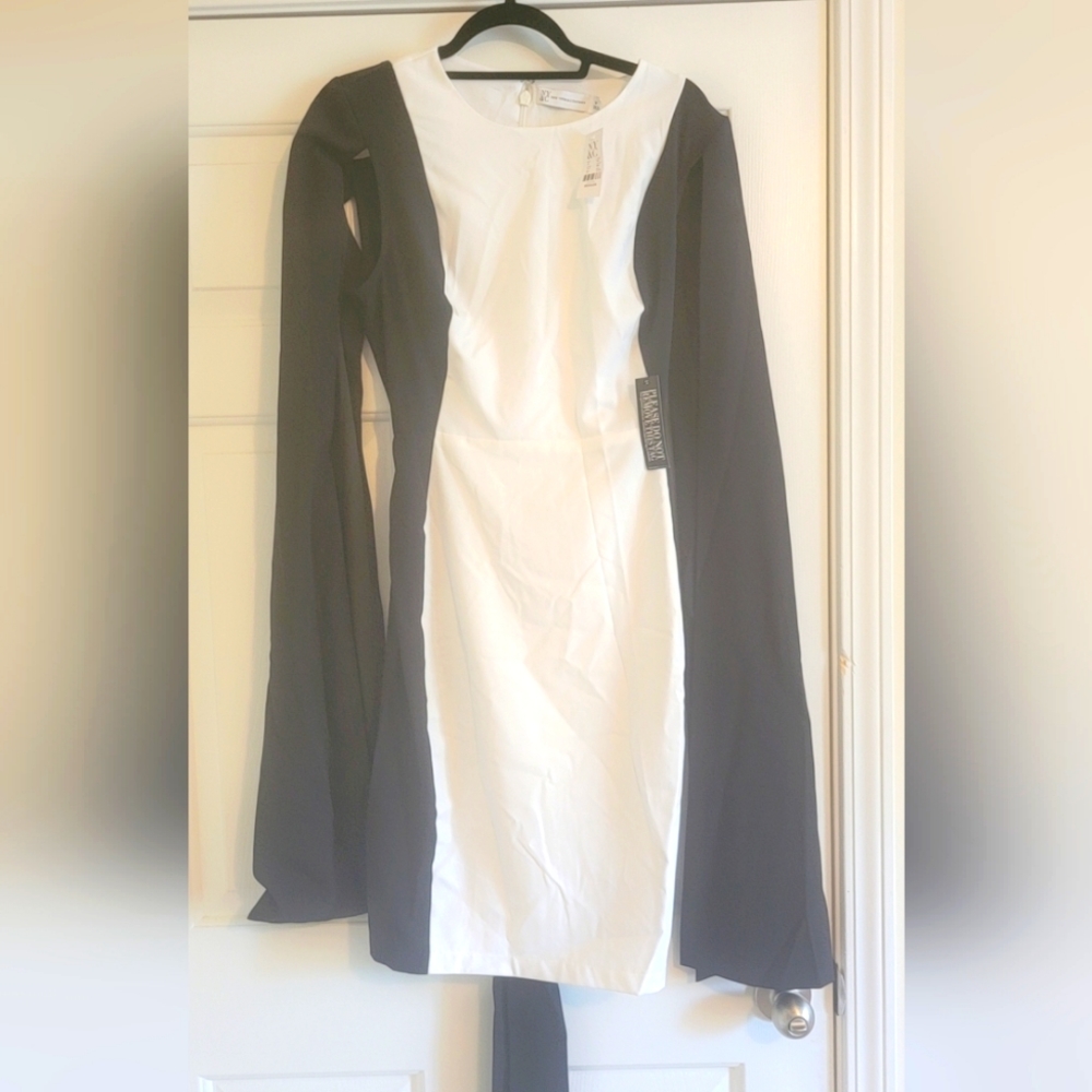 New York & Comoany Cape Sleeve Dress (M)